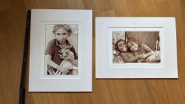 Fotografie Kinder mit Känguru und zwei lachenden Kindern
