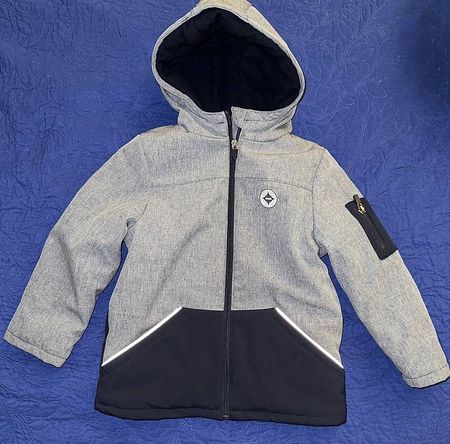 Neue Winterjacke Grösse 110