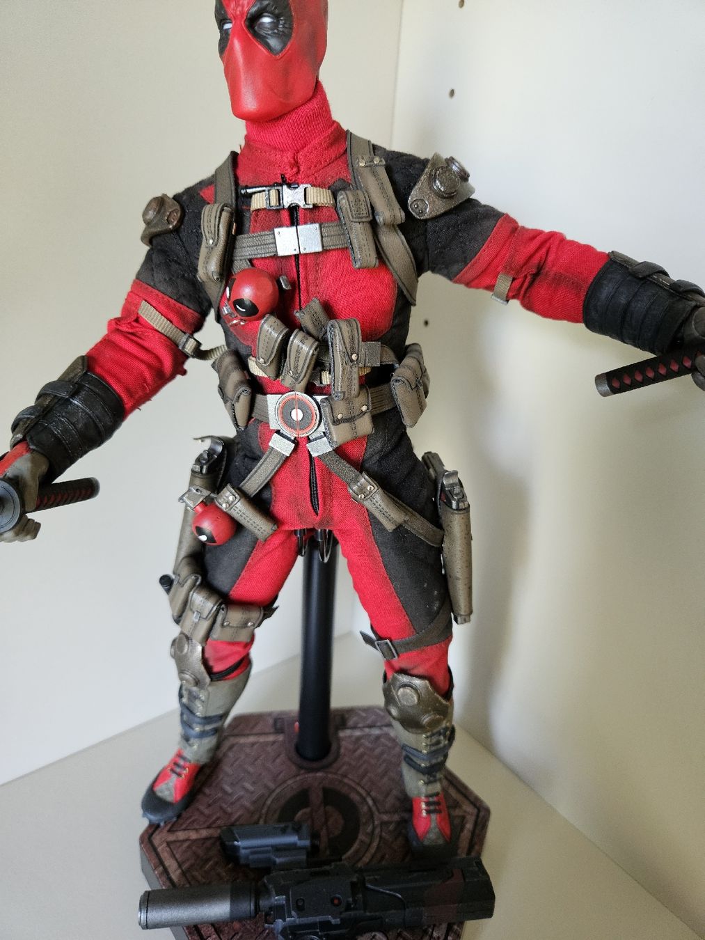 Figuren: Sideshow Deadpool 1/6 Scale – Gebraucht aus Wildberg von Reunionevents 3