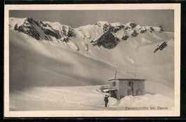 Parsennhütte, Bergsteiger vor der Hütt