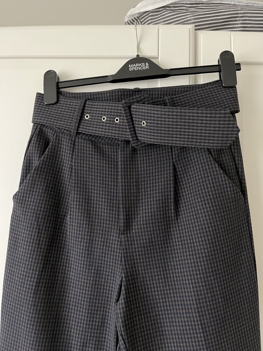 Pantalons: Stoffhose mit Gürtel – Neuf (Voir description) à Allschwil par eyl_bb8q 1