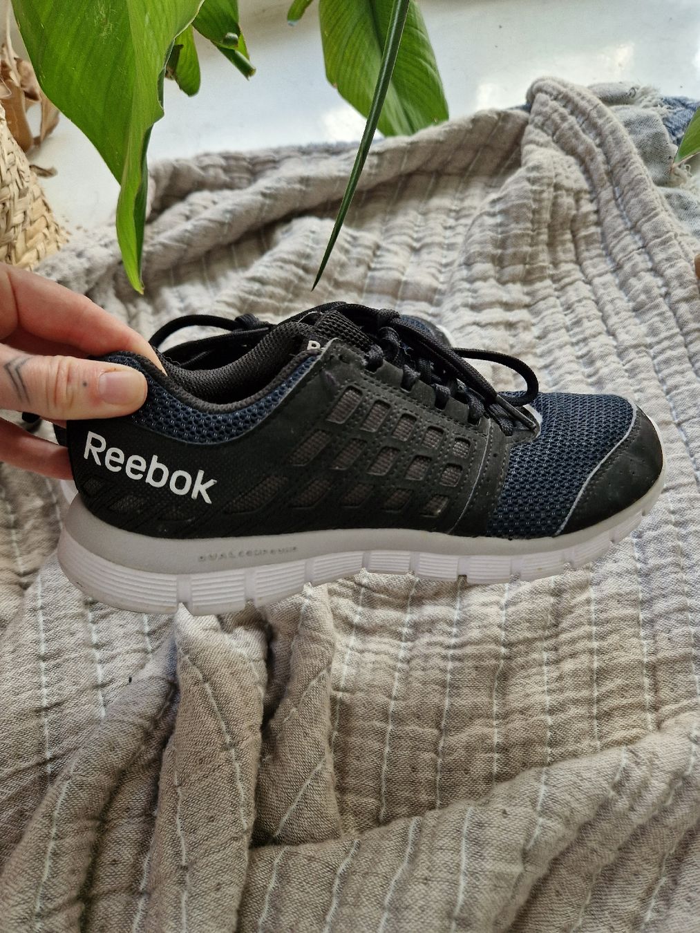 Reebok Damenschuhe: Reebok Sneaker, Grösse 36, Schwarz/Grau – Gebraucht aus Lachen SZ von janapolar