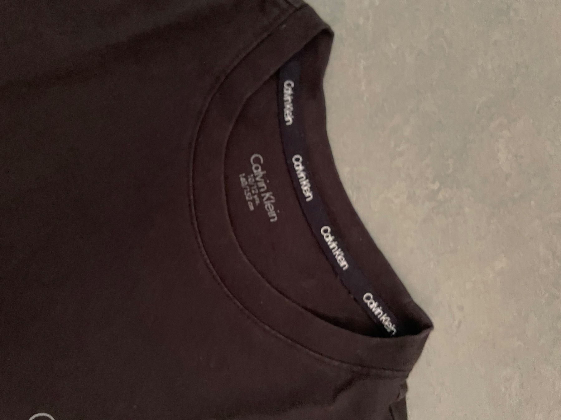 Calvin Klein Camicie, T-shirt & Polo: Calvin Klein T-shirt – Usato da Zürich venduto da Ivona3 2