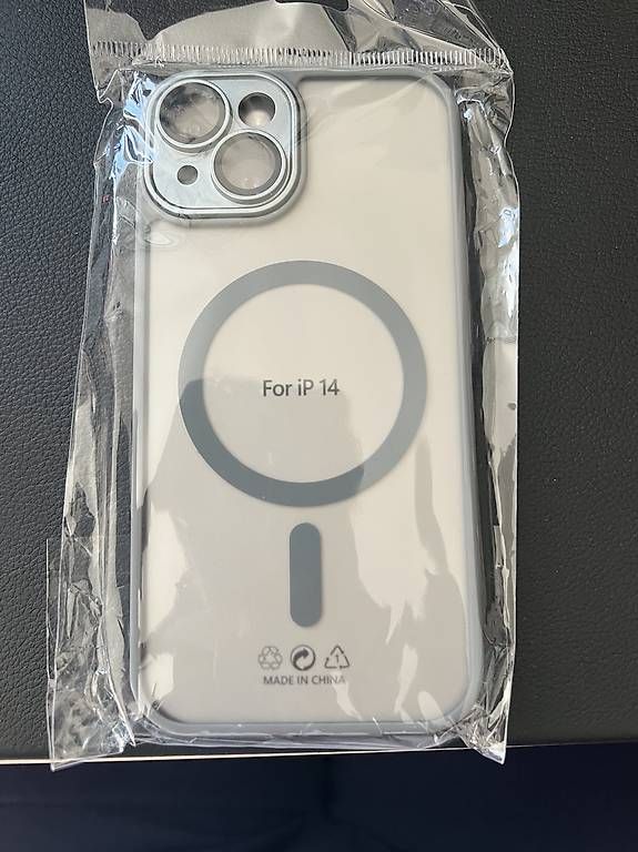 Coques & Protection écran: iPhone 14 Silikonhüllen – Neuf avec emballage d'origine à Burgdorf par niroda83 1