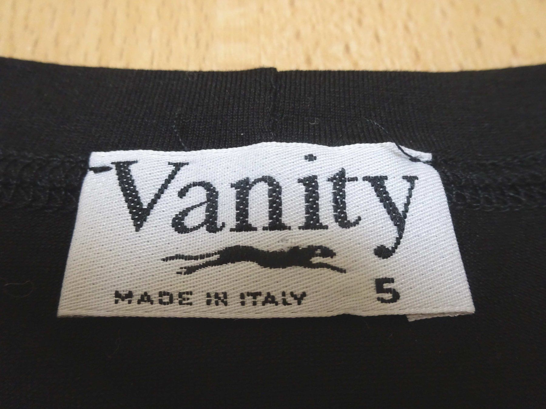 Top: Vanity - elastisches Top - schwarz - Grösse 38 – Usato da Zofingen venduto da Justizia_01 1