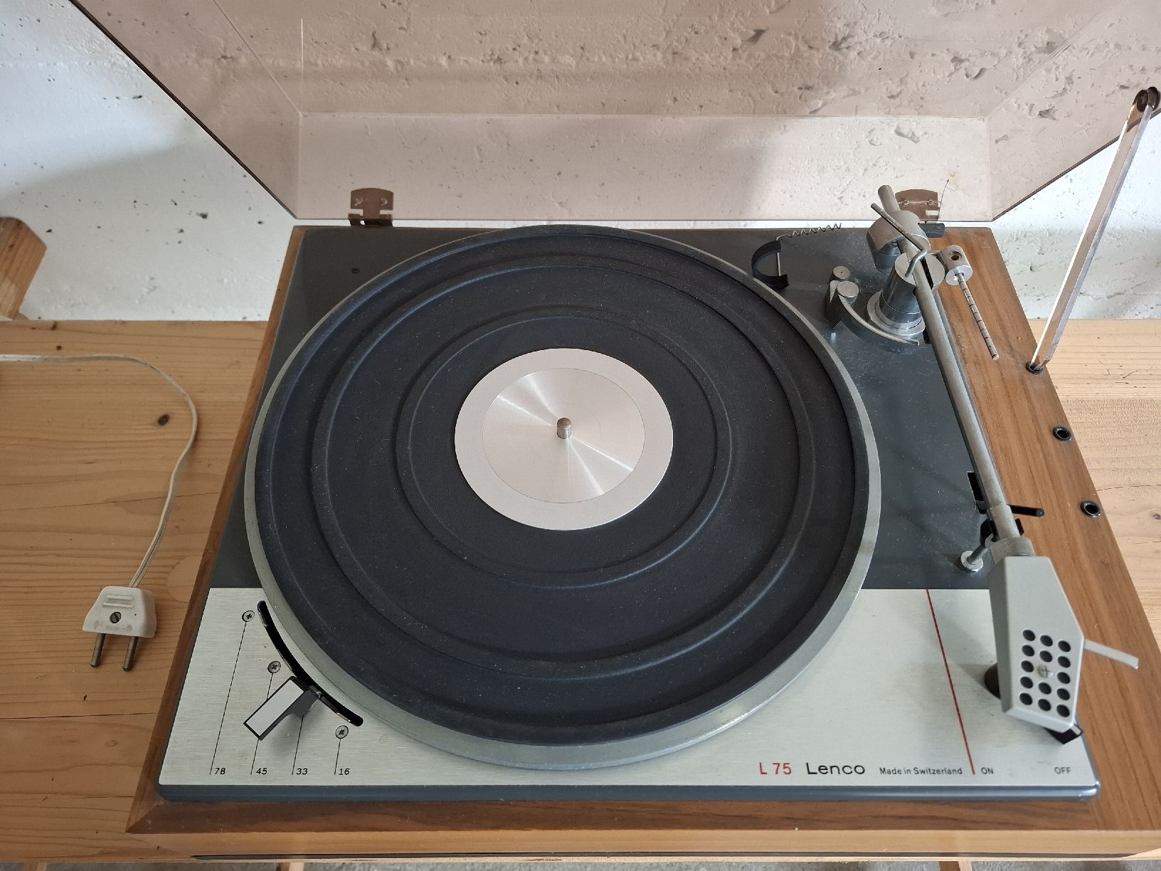 Lenco Tourne-disques: Lenco L 75 Plattenspieler – D'occasion à Ammerswil AG par Treemountain