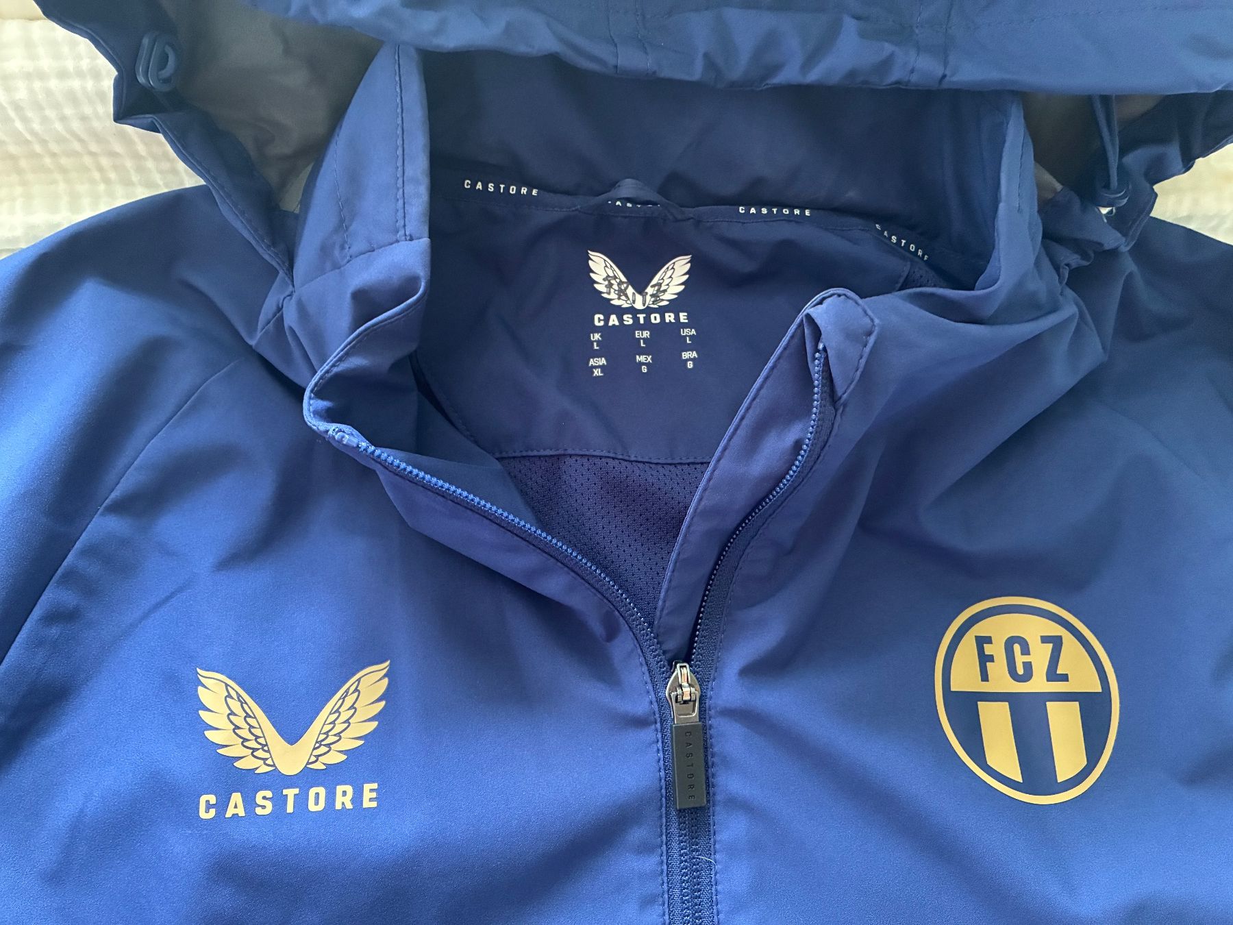 FCZ Vestes: FCZ Regenjacke/ Windjacke – D'occasion à Zürich par ali_5m9b 1