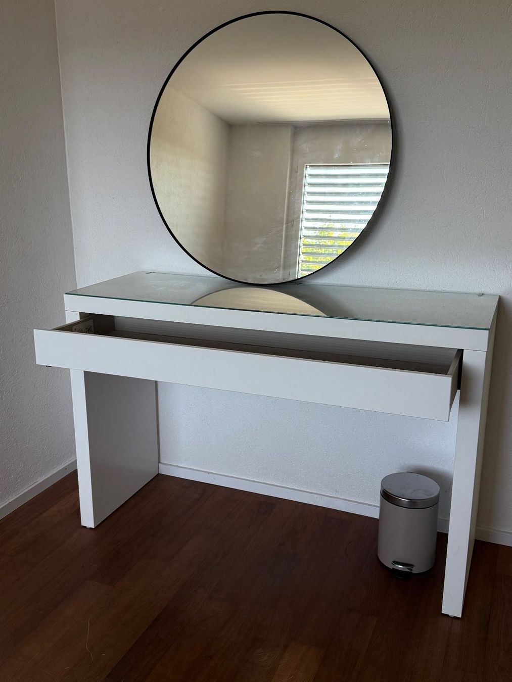 Ikea Tavoli da trucco: Schminktisch mit Spiegel – Usato da Fehraltorf venduto da viv_8nfb