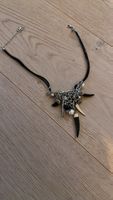 Fossil Kette mit Anhänger, Lederband und Perlen, neuwertig