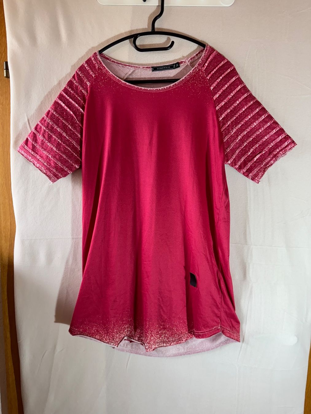 T-Shirts: pink-rotes Shirt Grösse M – Gebraucht aus Grosswangen von SALE_SALE_SALE