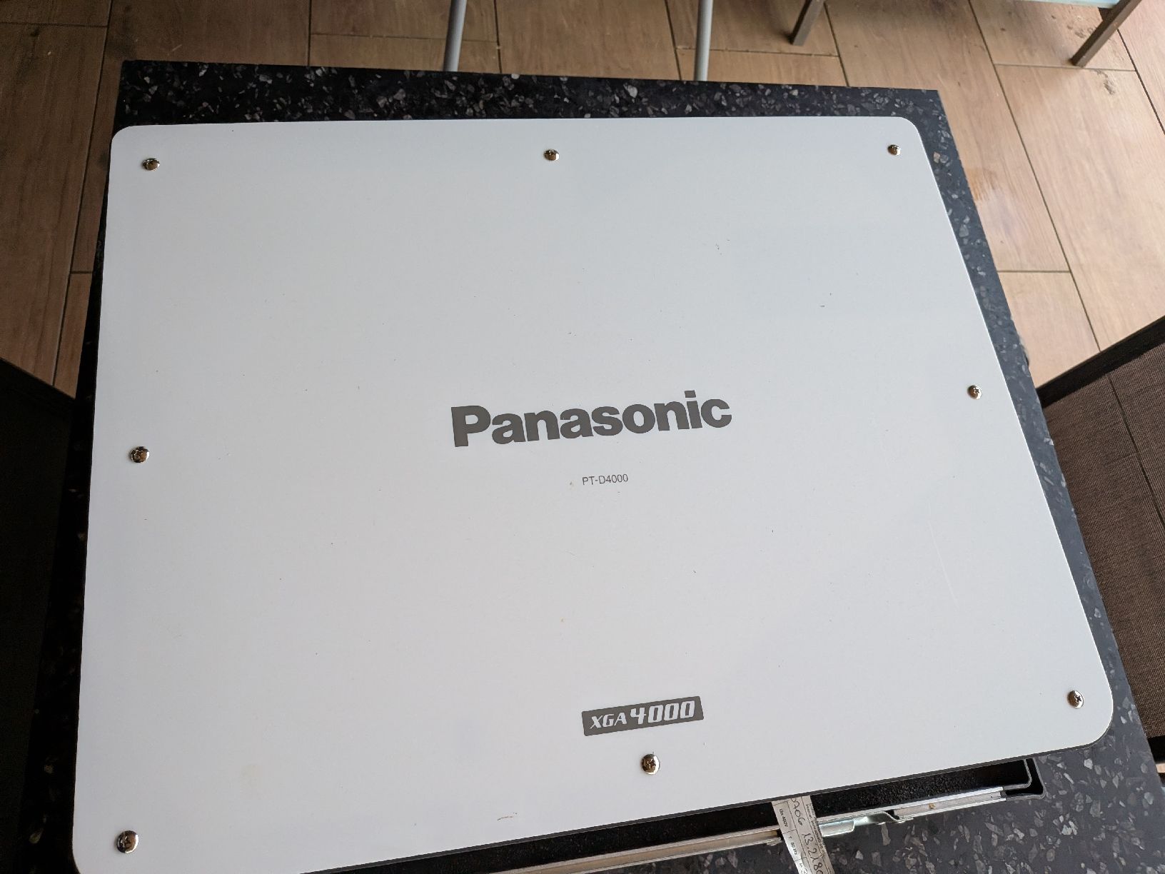Panasonic Proiettori: Panasonic projecteur PT-D4000 – Usato da Vicques venduto da Famikottelat