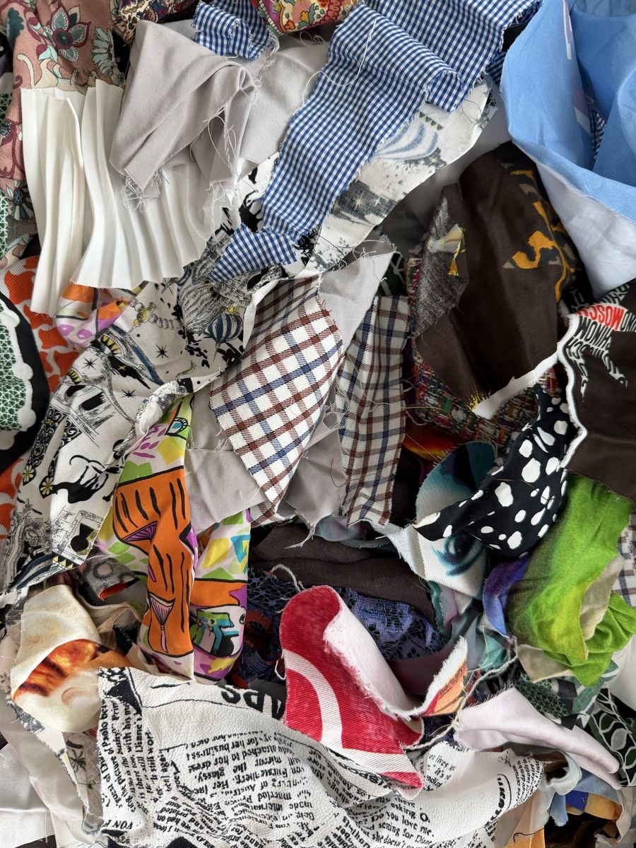 Tessuti: Stoffreste-Sack: kunterbunt, ideal für Patchwork + Basteln! – Nuovo (secondo la descrizione) da Winterthur venduto da tat_ky5h 4