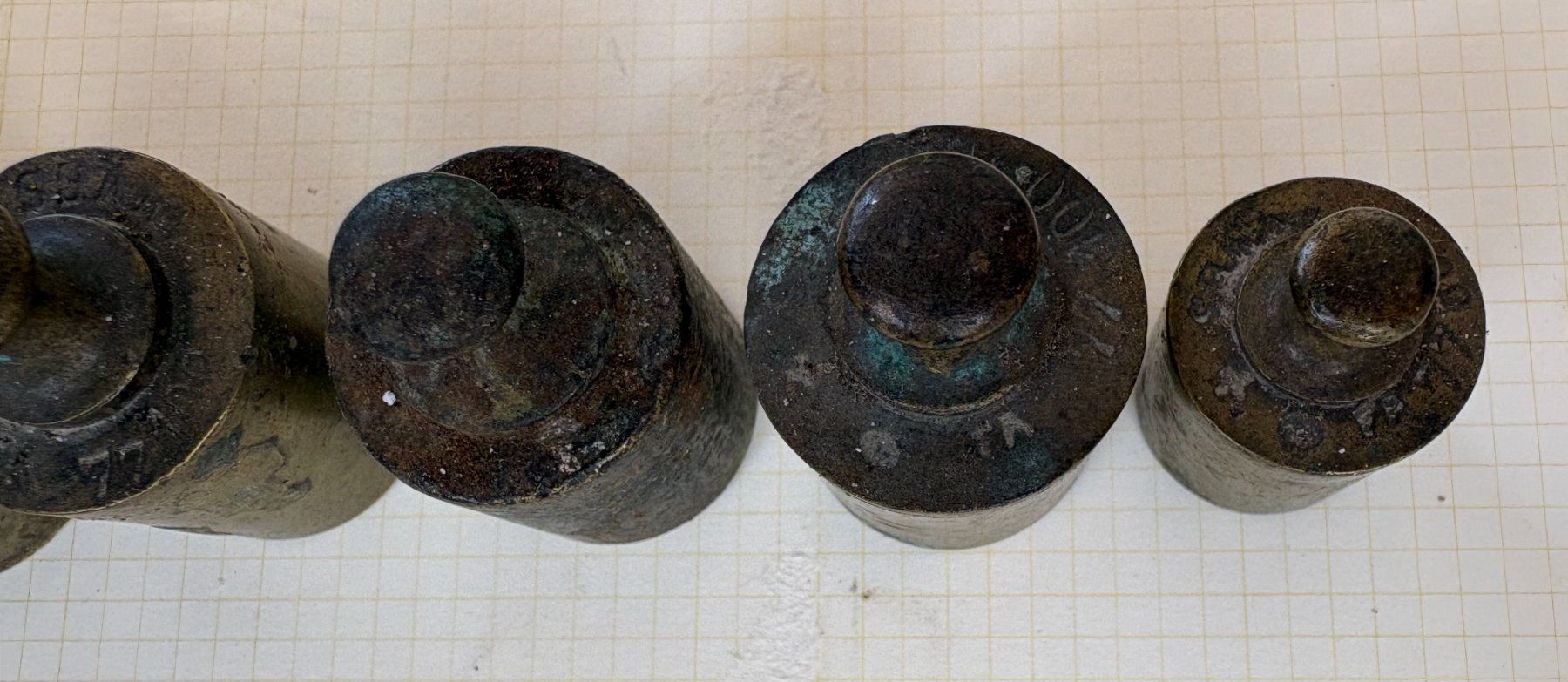 Balances et poids: LOT GEWICHTE TOTAL  553GR. – D'occasion à Ostermundigen par Wyatt-Earp 2