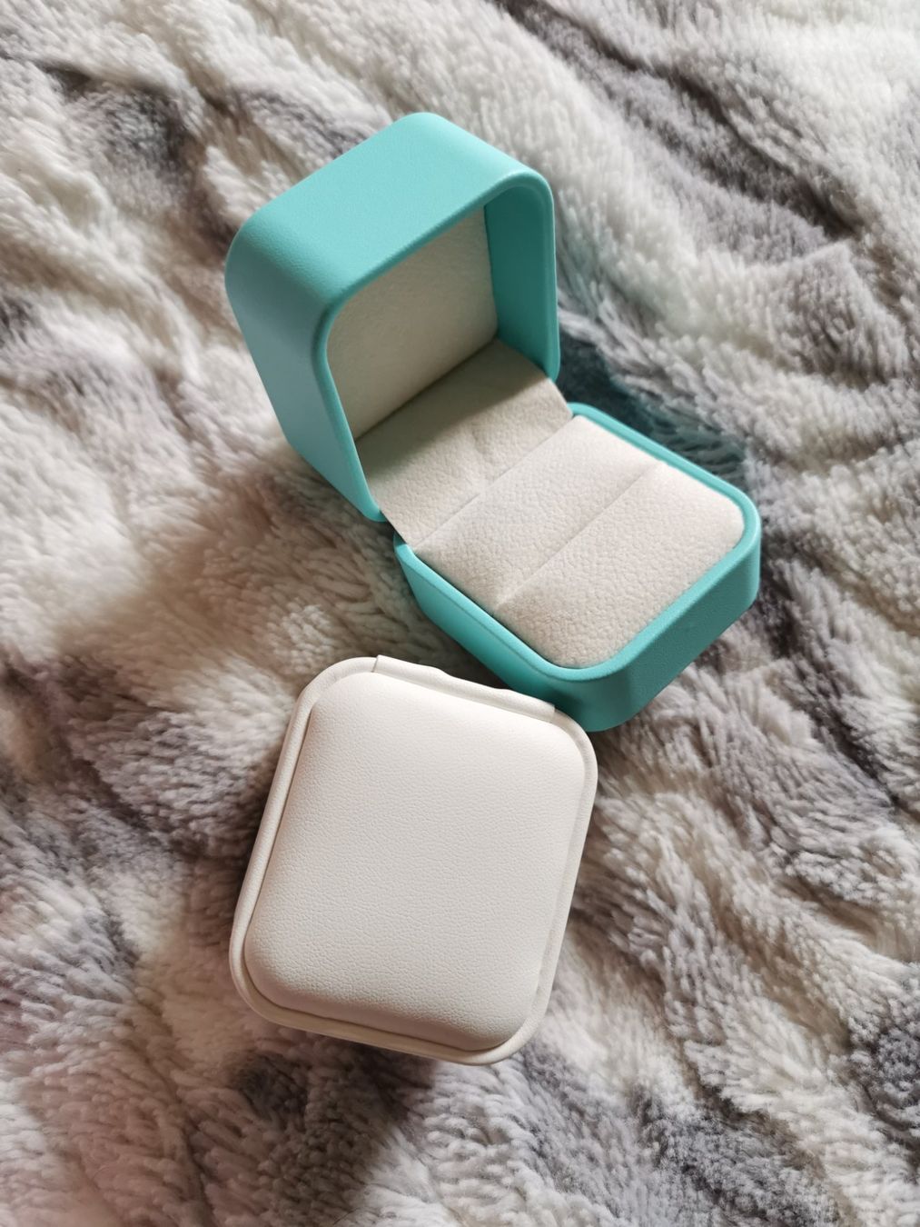 Altri gioielli: Schmuckbox blau(türkis) oder weiss – Nuovo e nell'imballaggio originale da Zürich venduto da Schnaeppchen_for_her 1