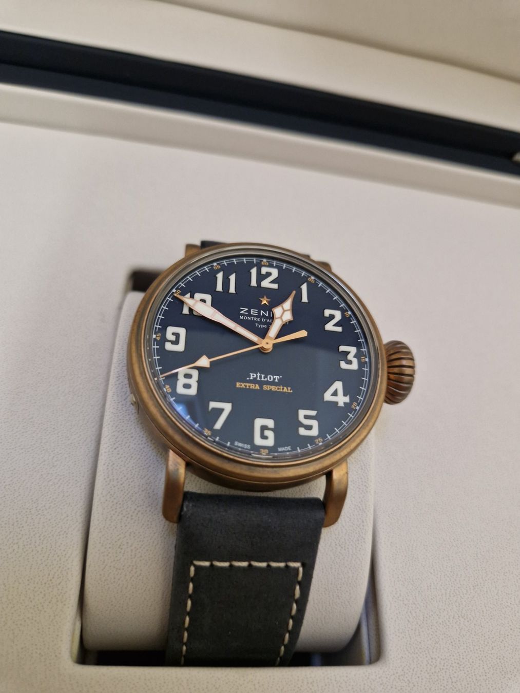 Zenith Montres: NEU ZENITH "PILOT TYPE 20 EXTRA SPECIAL" 07.2026 NP 7'400CHF – Neuf avec emballage d'origine à Neftenbach par Taschen-Uhren 3