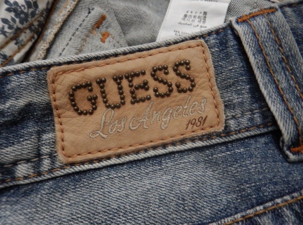 Pantaloni: Guess Lowwaist Shorts – Usato da Baden venduto da Obr_9vk2 5
