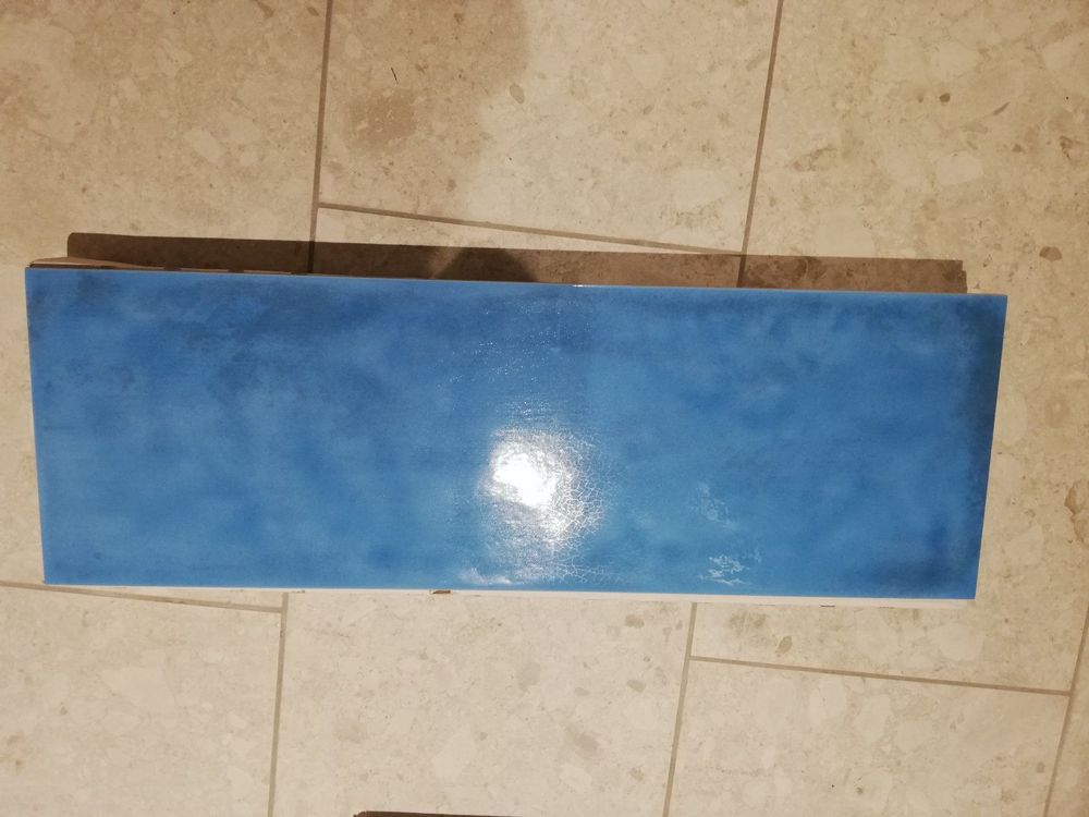 wandkeramikfliessen-hellblau-glanz-neu-und-originalverpackt-in