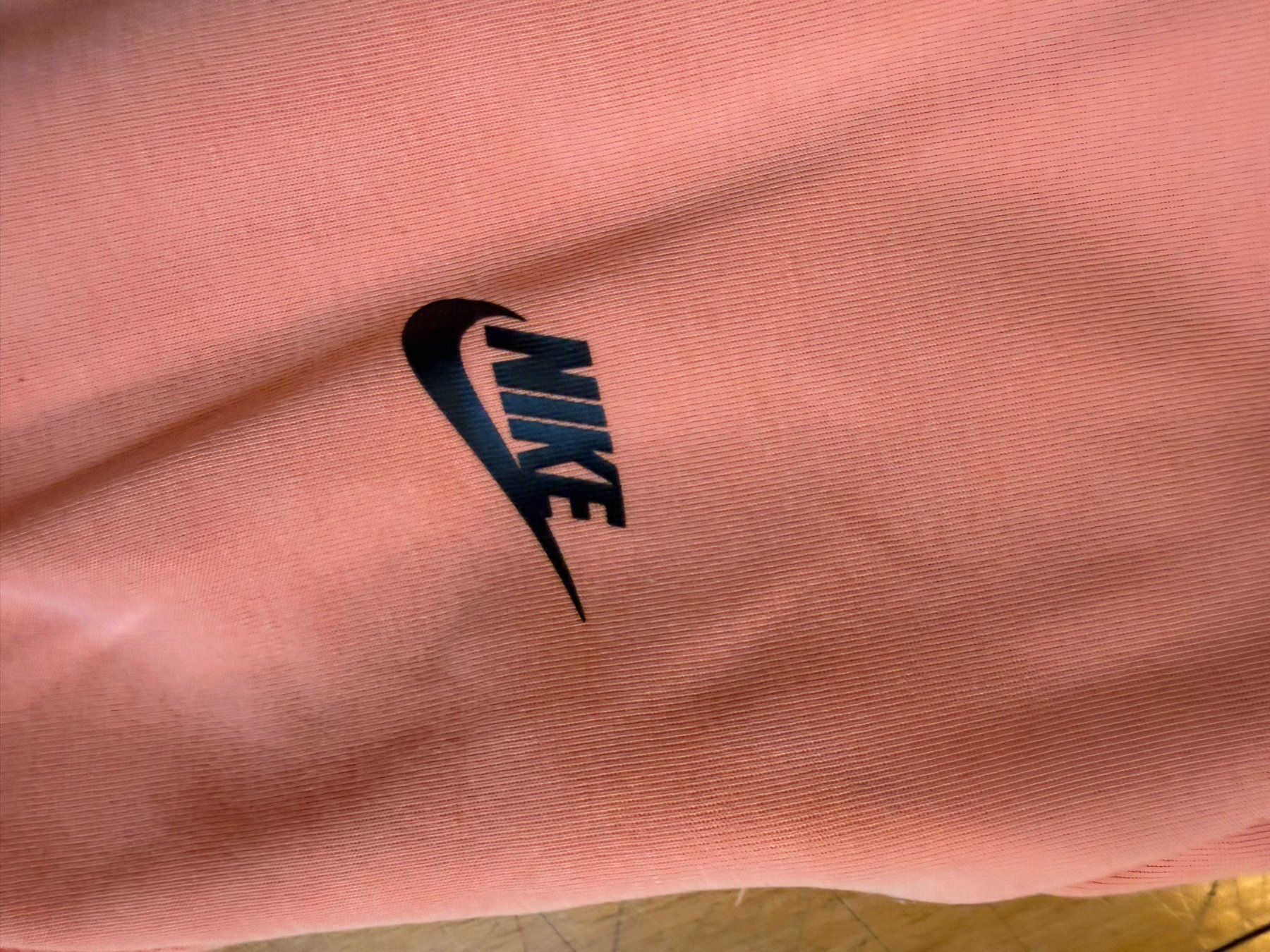 Pantalons: Short Nike rose – D'occasion à Genève par rij_7zrr 1