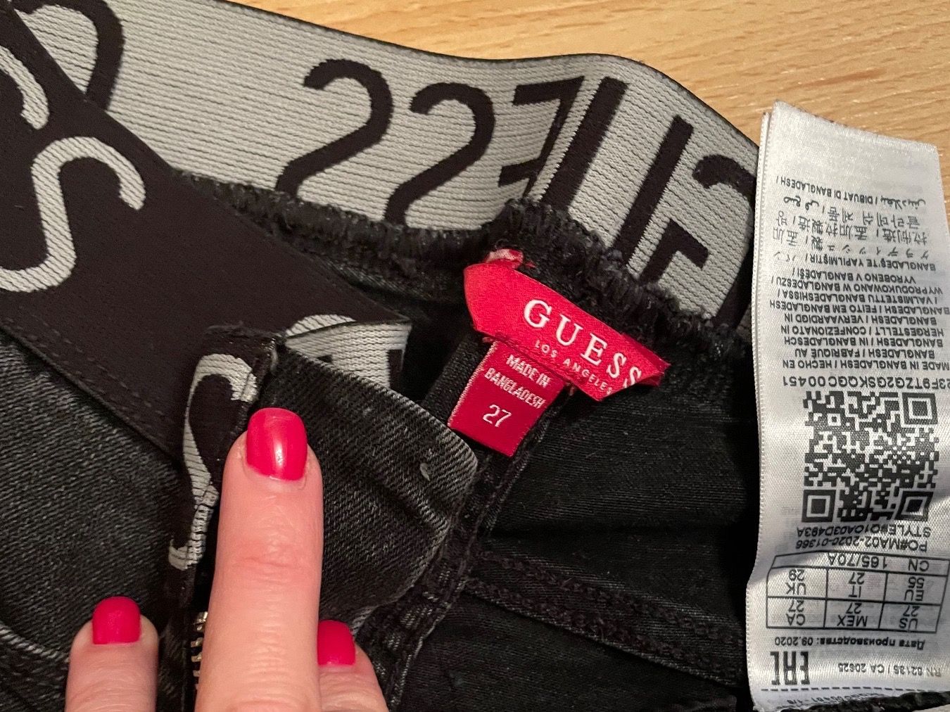 Guess Jeans: Guess schwarze Damenjeans – Usato da Gossau ZH venduto da SistersBeauty 2