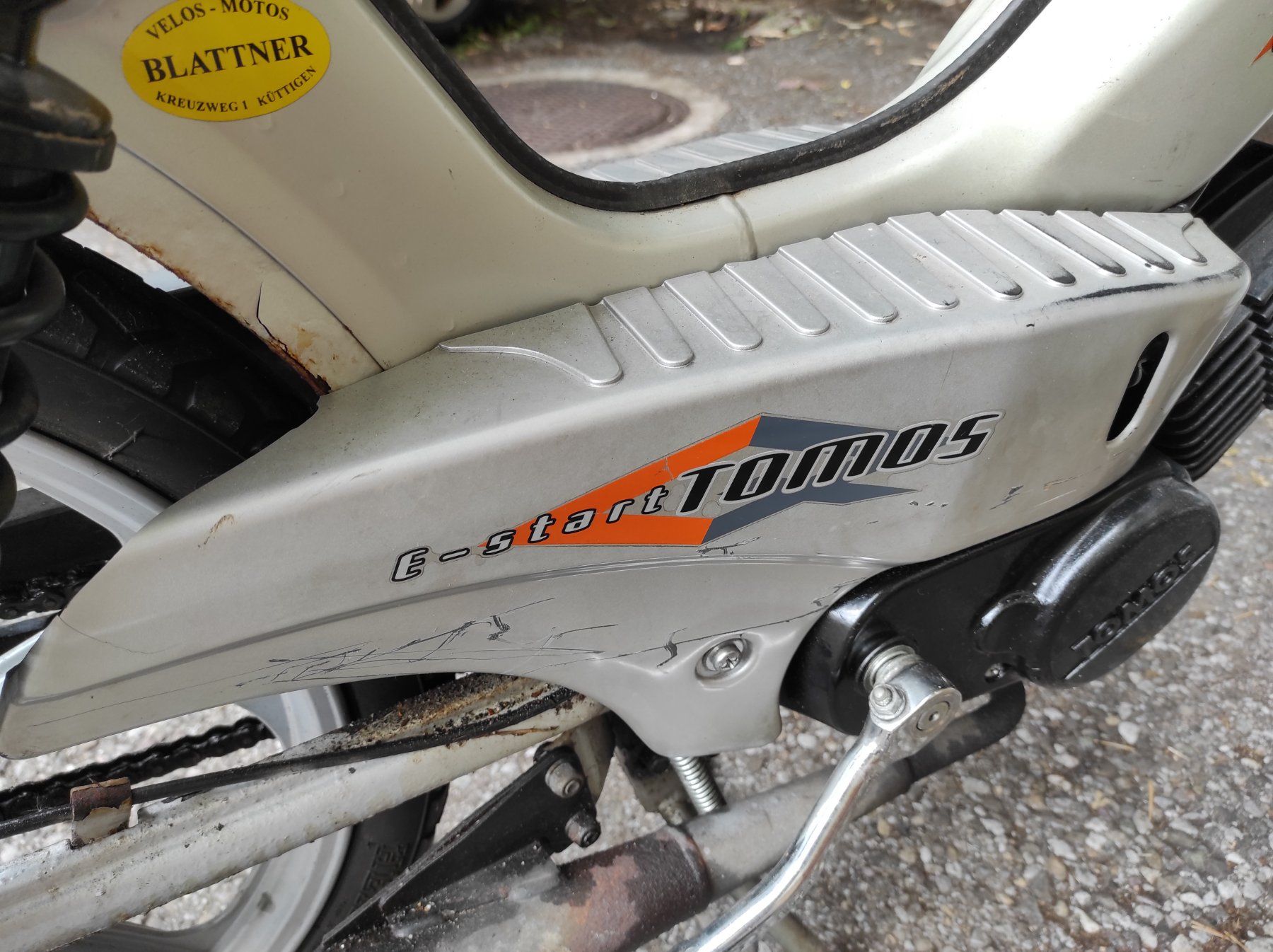 Mofas: Mofa tomos quadro e-start,mit Ausweis, fahrbar.. – Defekt aus Wädenswil von Patriots 7