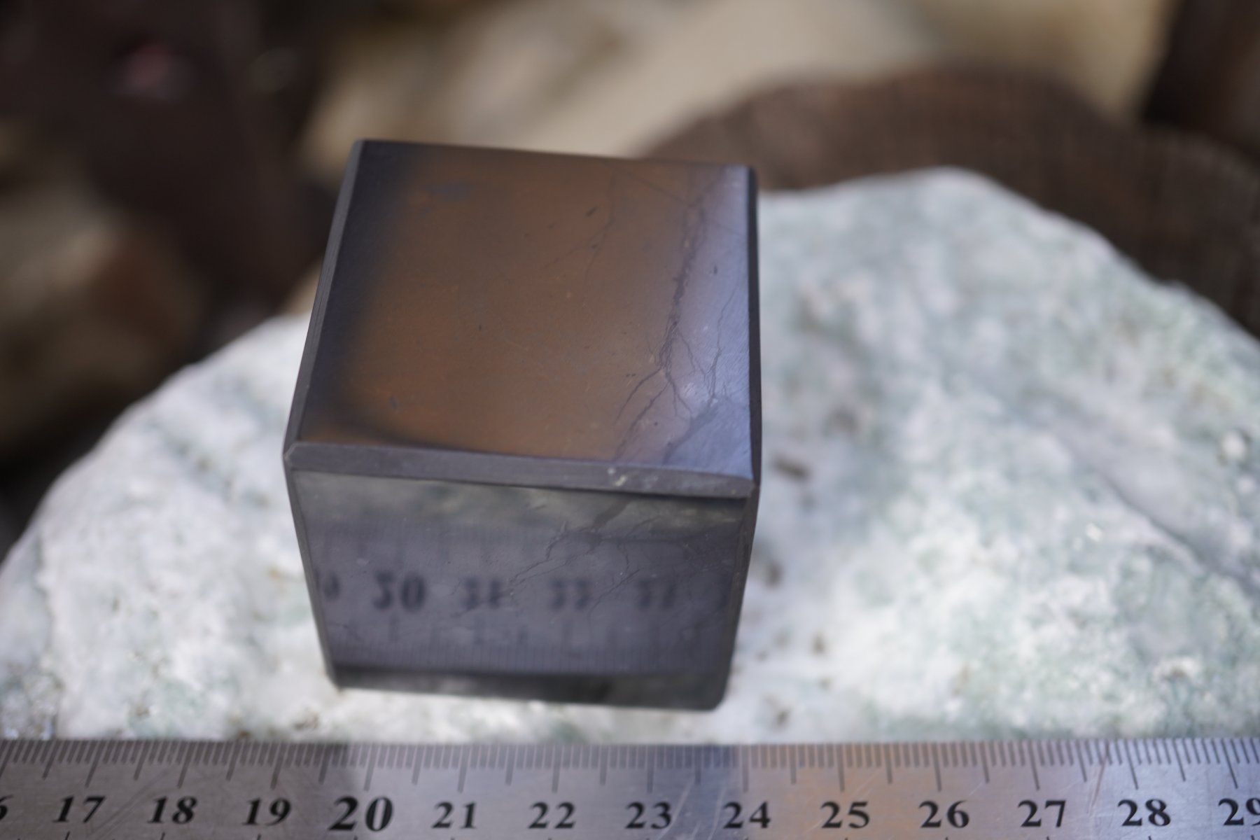 Minerali & Pietre curative: Schungit  Shungit  Würfel    4cm x 4cm – Nuovo e nell'imballaggio originale da Eschenbach SG venduto da topstone 4