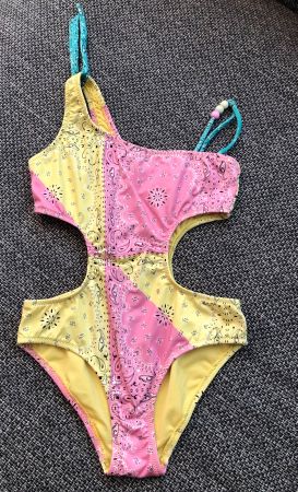 Pink-Blaues Badekleid mit Perlen