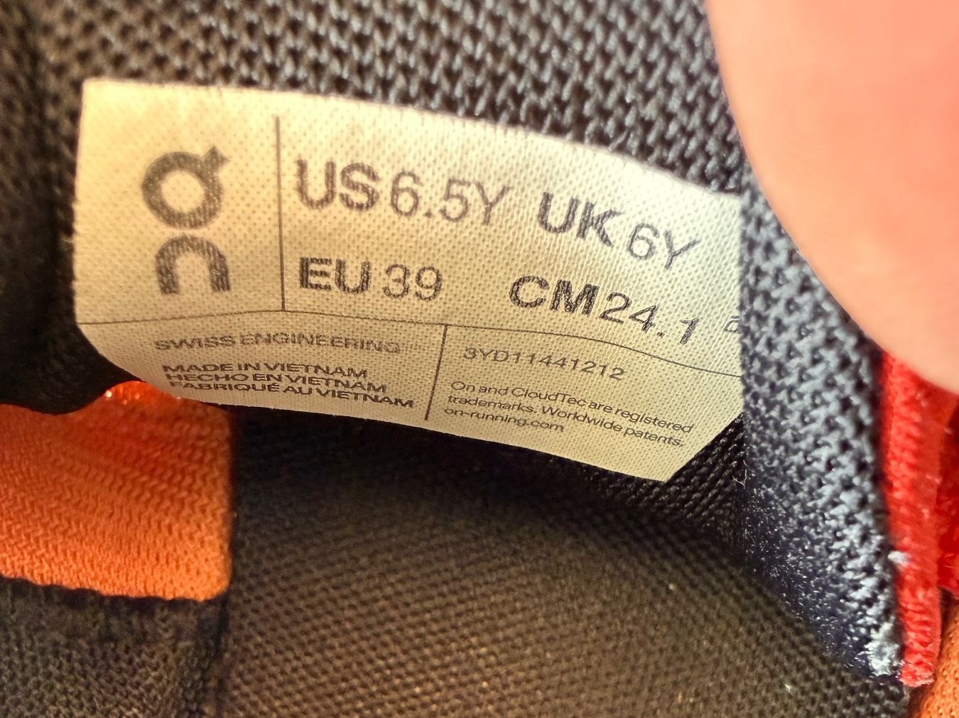 On Chaussures filles: On cloud 39 – D'occasion à Baden par polveres 4