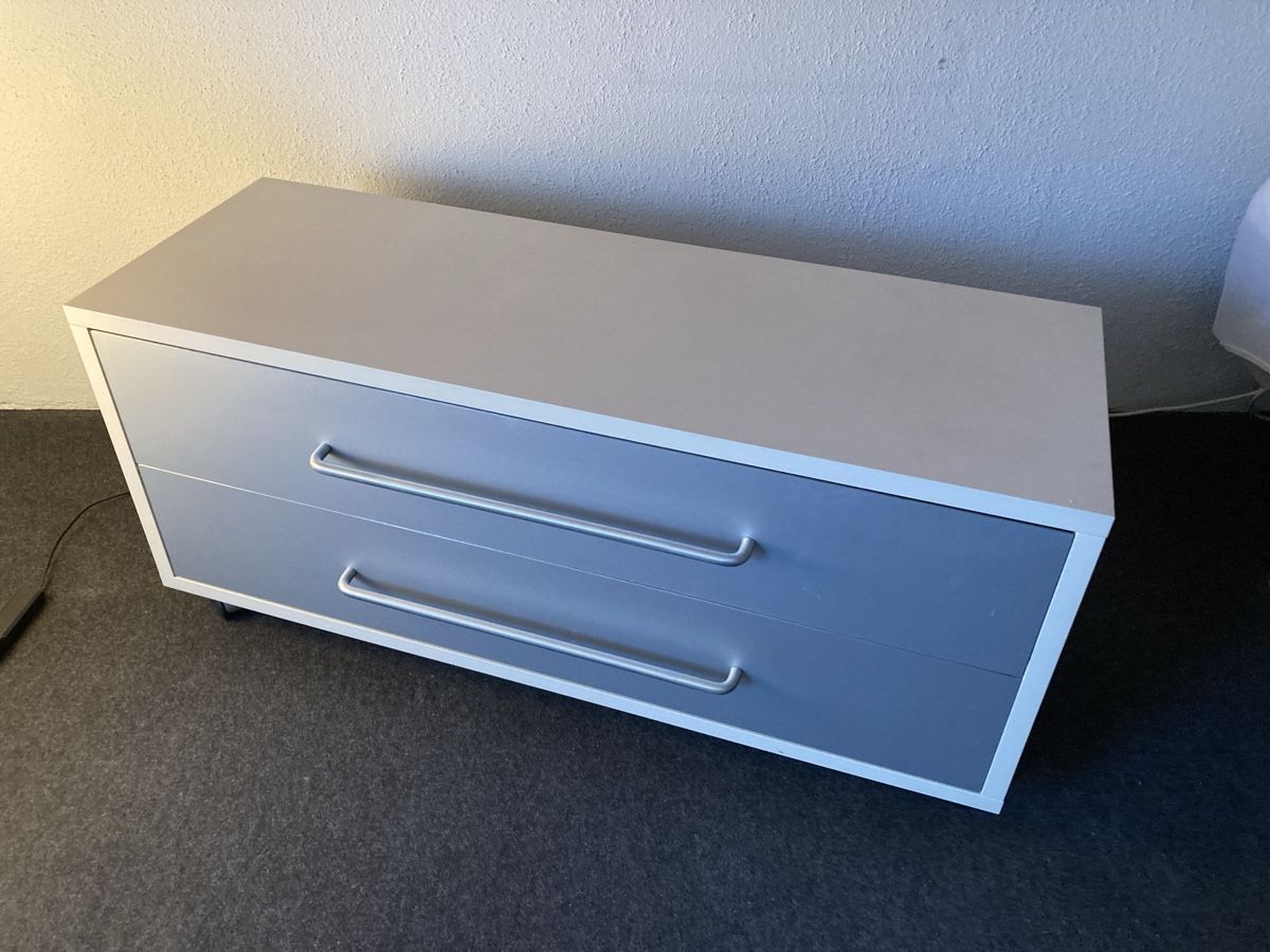 Cassettiere: Praktisches Sideboard mit 2 Schubladen, hellgrau/weiss – Usato da Belp venduto da Doc_Matt_Rox 1