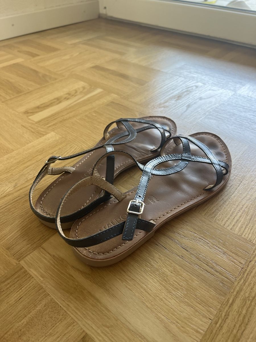 Scarpe da donna: Leather sandals with dark blue stripes, size 38 – Usato da Thalwil venduto da zen_hpz5 1