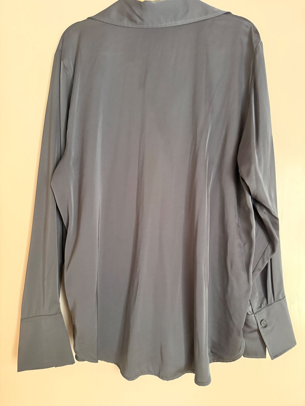 H&M Blusen: Elegante Satinbluse – Gebraucht aus Mastrils von Laura8sevilla 1