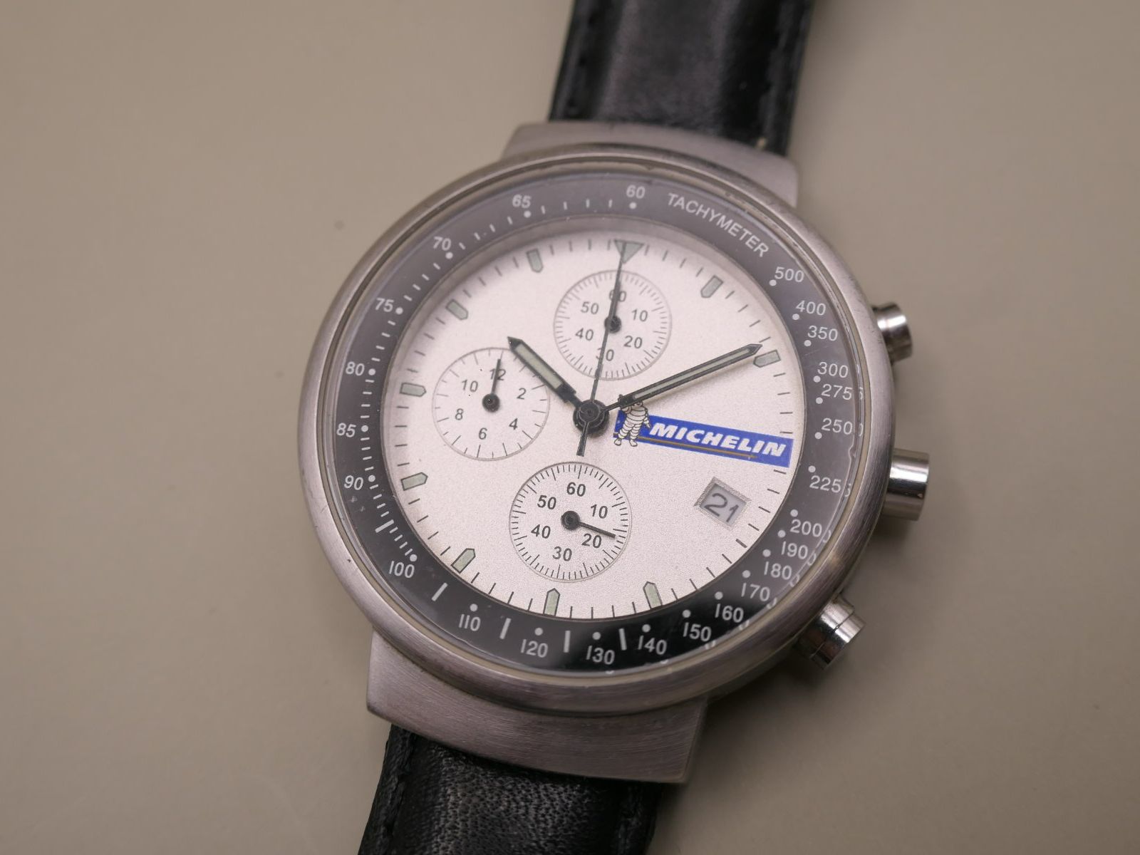Uhren: Vintage Michelin Chronograph Uhr – Gebraucht aus Thun von CHRONOTIKA