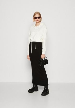 jupe longue noir intemporel taille M marque Zara pour femme