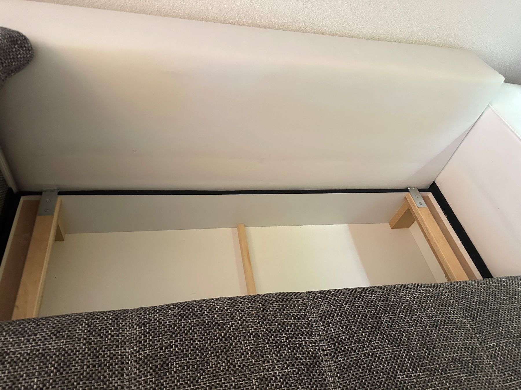 Sofas: Ecksofa mit Schlaffunktion und Stauraum – Gebraucht aus Luzern von NPudduF 5