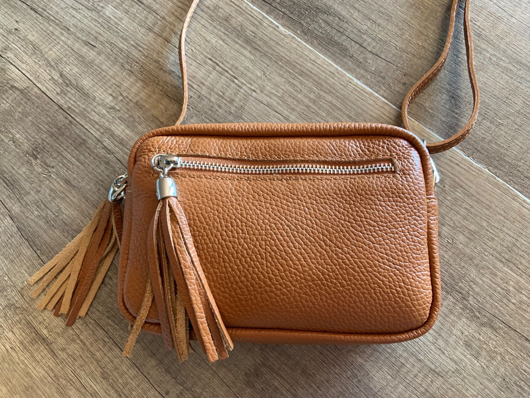 Taschen für Damen: Echtleder Umhängetasche – Neu (gemäss Beschreibung) aus Sigriswil von ck56