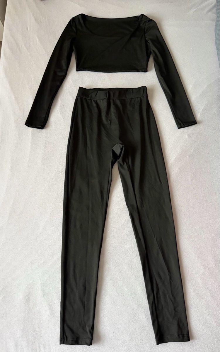 Lotti di vestiti: Schwarzes zweiteiler Sportset – Nuovo (secondo la descrizione) da Oftringen venduto da soraia.i 1