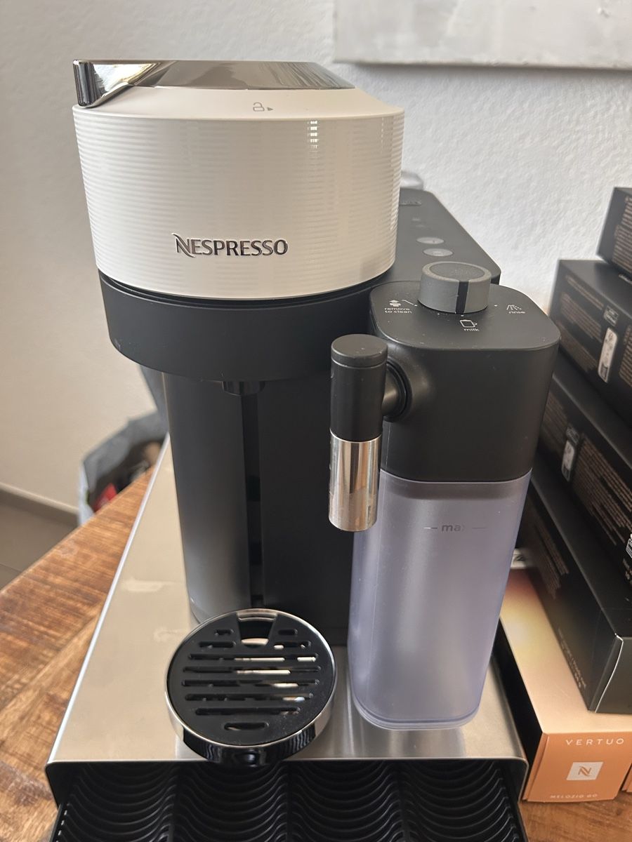 Nespresso Macchine per caffè & Macchine per espresso: Gran Lattissima + 340 Kapseln – Nuovo (secondo la descrizione) da Thun venduto da Anni1977 2