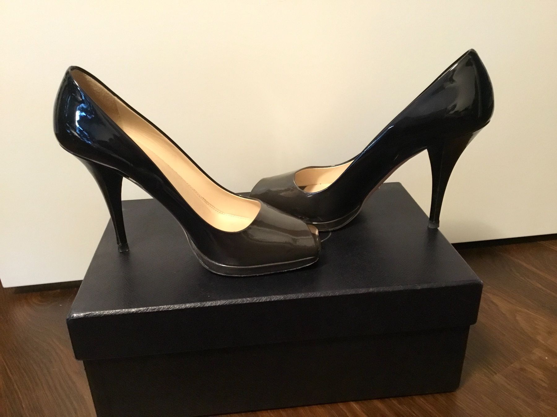 Prada Scarpe da donna: PRADA Peep Toe Stiletto lackleder 38.5 – Usato da Basel venduto da 18Inspiration 4