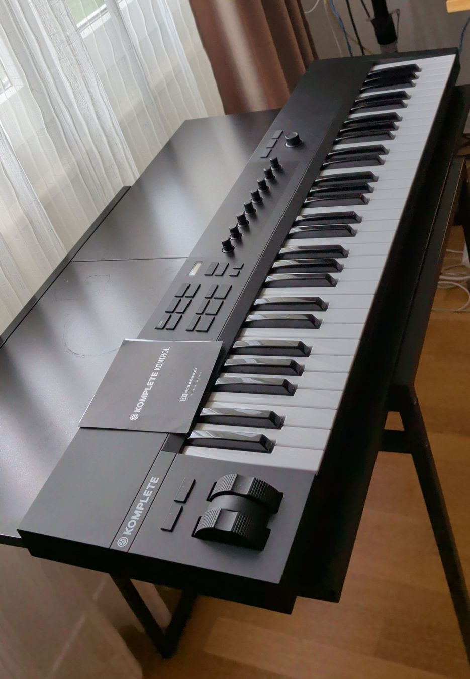 Native Instruments Instruments de musique: Native Instruments Komplete Kontrol A61 MIDI Controller  – D'occasion à Horgen par chdmyst