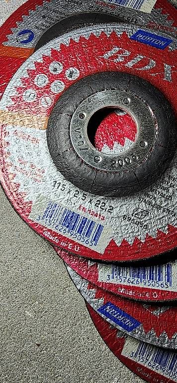 Alle Werkzeuge: Trennscheiben 2.5mm und 6.5mm – Gebraucht aus Fehraltorf von Werkstatt85