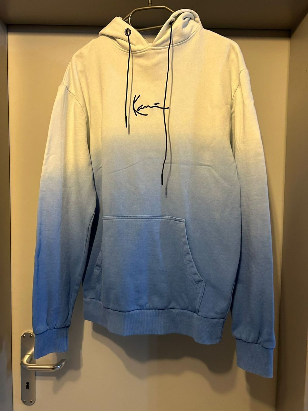 Maglioni & Felpe: Karl Kani, Kapuzenpullover in Blau-Weiss – Usato da Oberurnen venduto da simgug