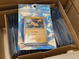 24 Päckchen mit Pokémon Common Karten.