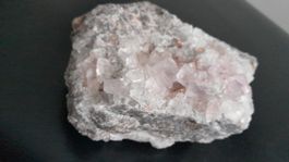 Rarität: Fluorit Stufe mit zartem rosa Hauch (737 g / 12 cm)