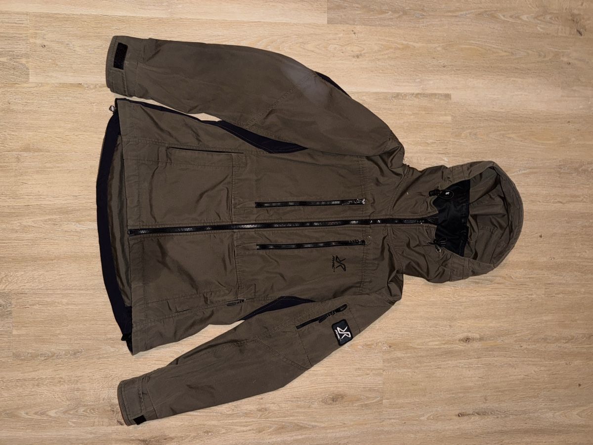 RevolutionRace Giacche: RevolutionRace Damen Jacke – Usato da Triesenberg venduto da elfchen96