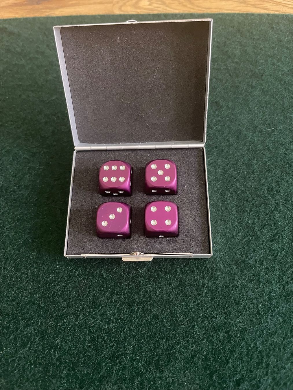 Giocattoli: 4 wunderschöne Aluminium Würfel mit Box, lila – Usato da Gattikon venduto da Guegis66 1