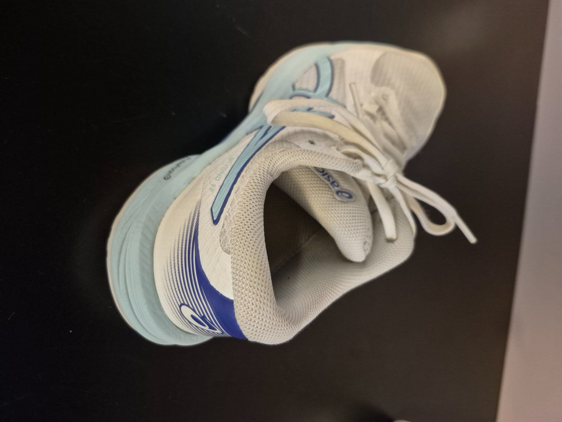 Asics Chaussures femmes: Asics Hallenturnschuhe Gr. 37.5 – D'occasion à Dozwil par C.Stadler 5