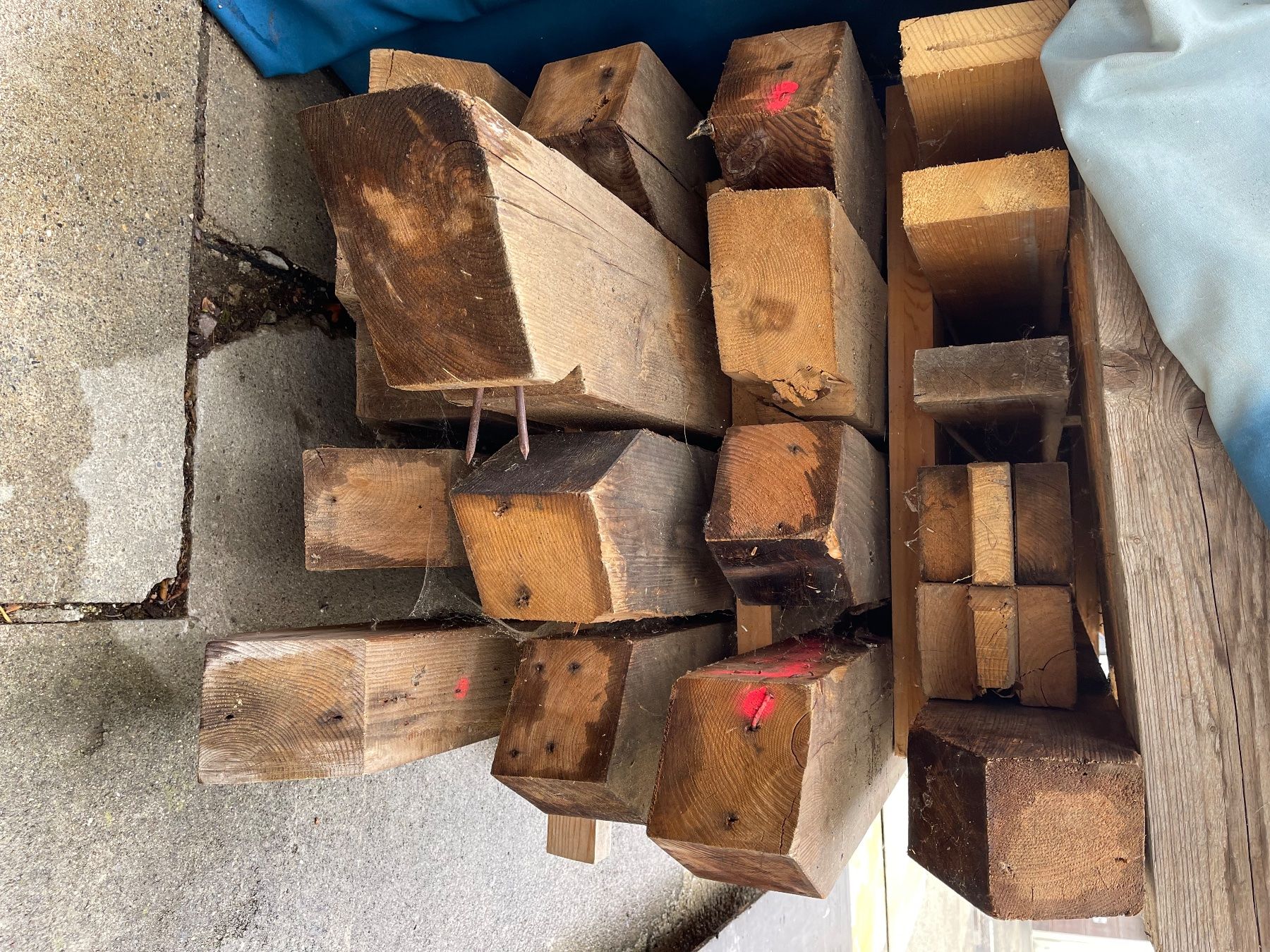 Articoli in legno: CHARPENTE EN SAPIN – Usato da Peney-le-Jorat venduto da V70r0 1