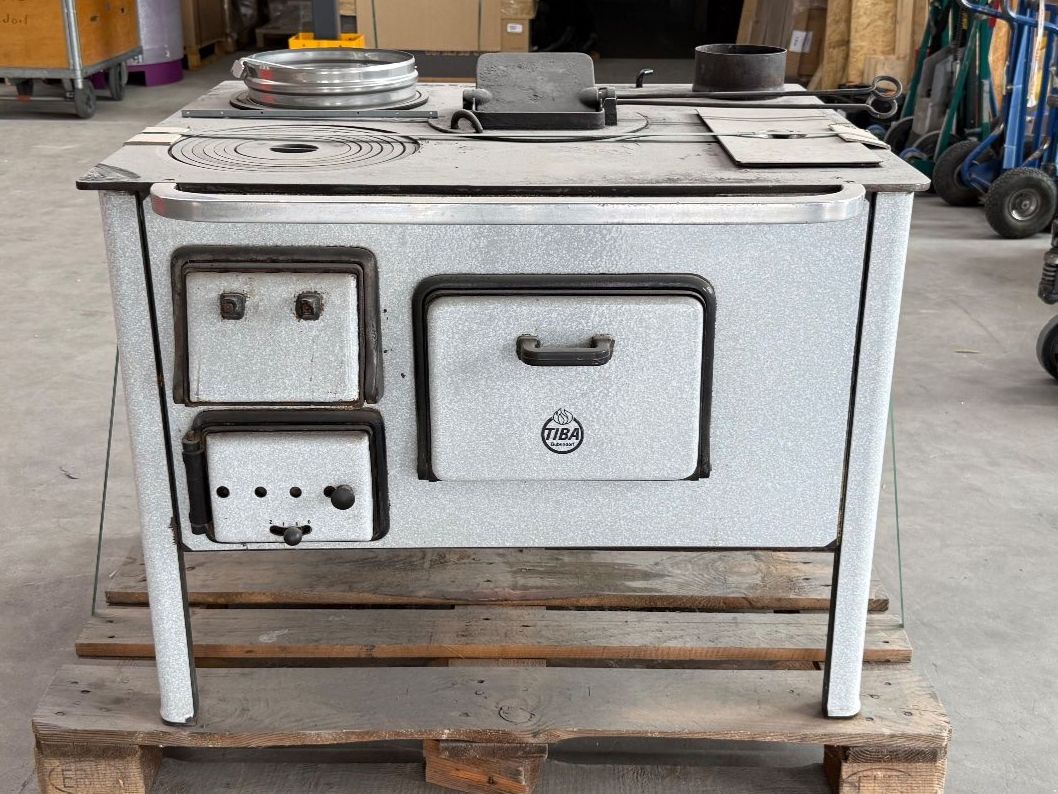 Komplettküchen: TIBA Holzherd – Gebraucht aus Liestal von T-Bazar