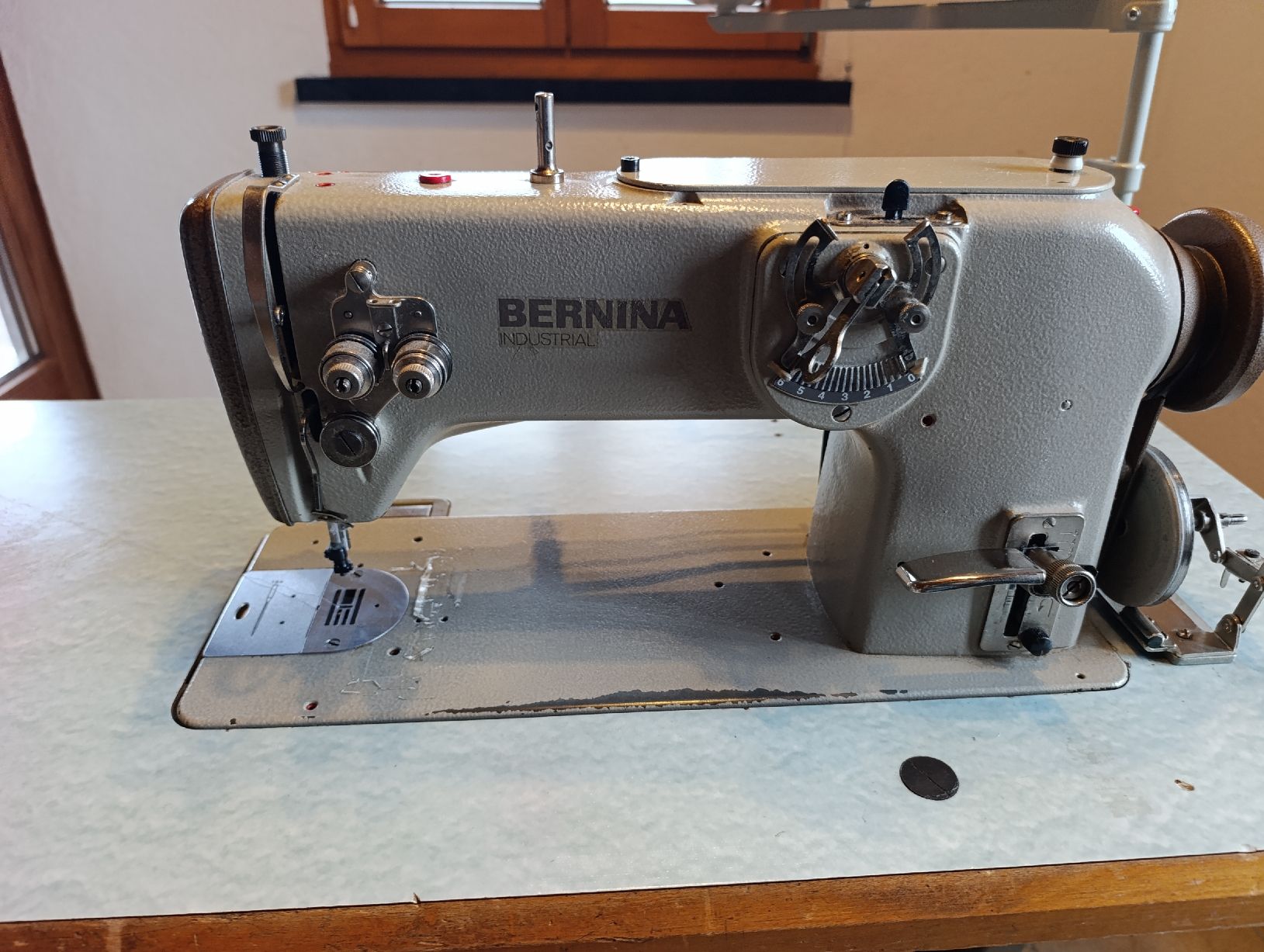 Bernina Macchine da cucire: Industrie Nähmaschine Bernina – Usato da Schneisingen venduto da Indianerin 4