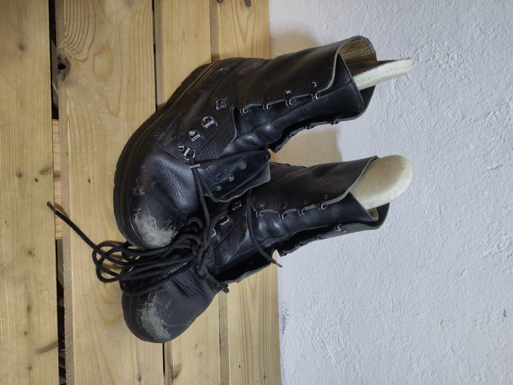 Schweizer Armee Scarpe da uomo: Schweizer Armeestiefel, Militärstiefel, "Wanderschuhe" Gr.43 – Usato da Lenzburg venduto da Zilti87