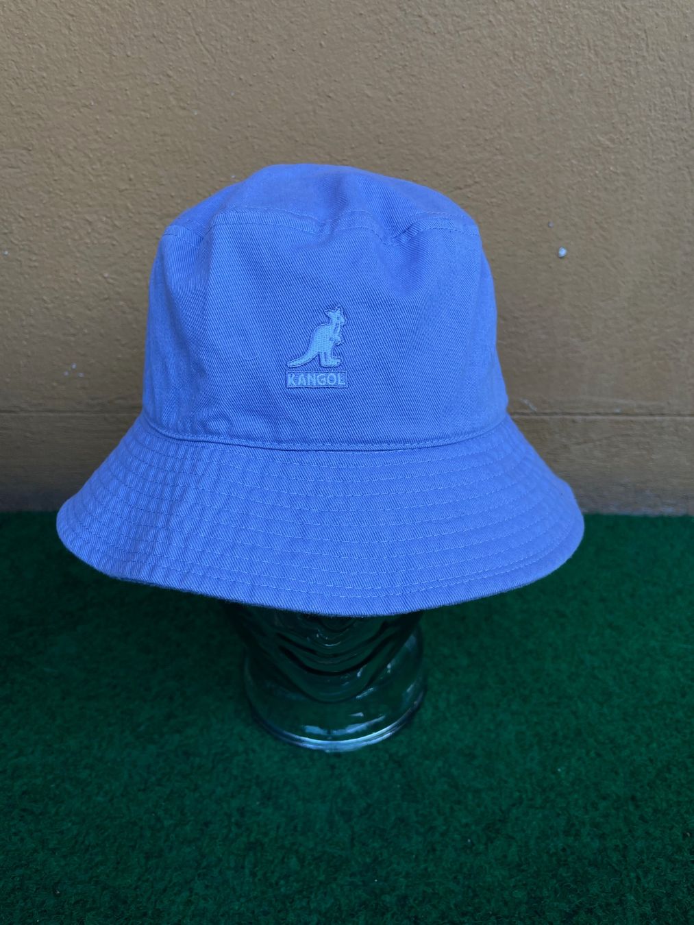 Kangol Copricapi, berretti & cappellini: Kangol Lila Hut – Usato da Zürich venduto da le_souk
